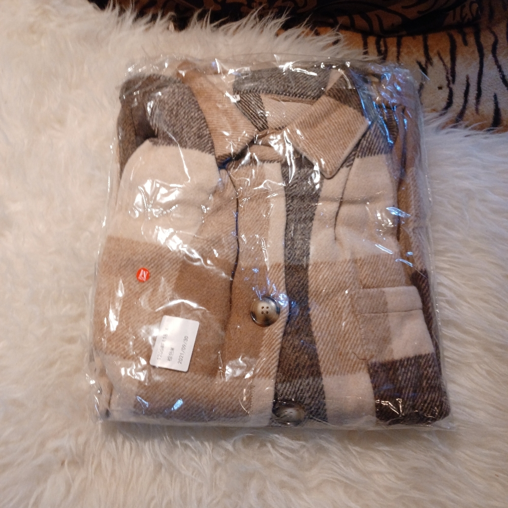 Host pick! 🍂🍁🍂🍁! super soft plaid flannel shirt Shacket - Picture 5 of 8